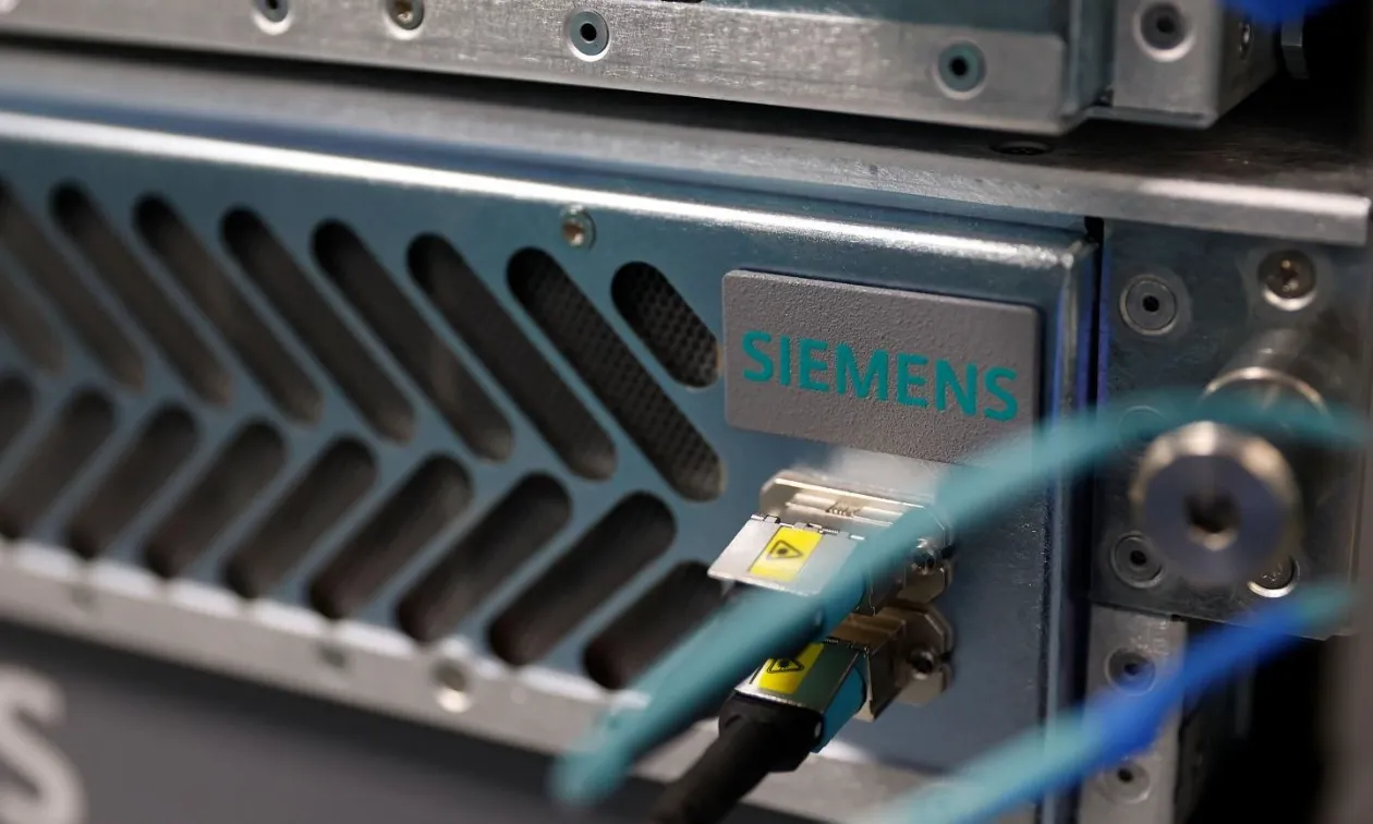 Close-up of a computer part

AI-generated content may be incorrect.